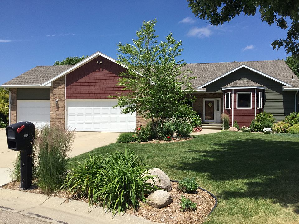 Great curb appeal! 