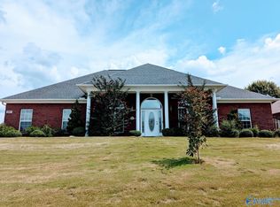 107 Cherry Ridge Dr, New Market, AL 35761