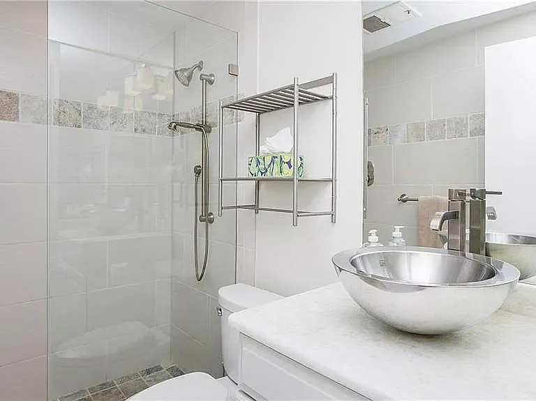 240 Seaview Ct #502 — Photo 9