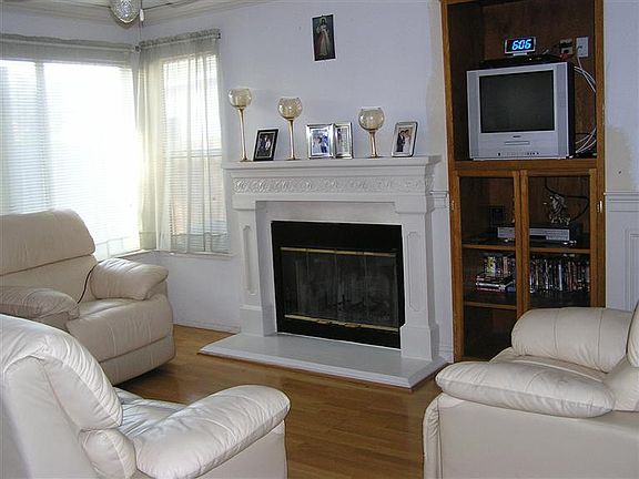 4th image of 1721 River Run Dr