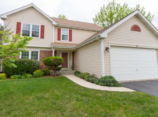 340 S Clearview Cir, Round Lake, IL 60073