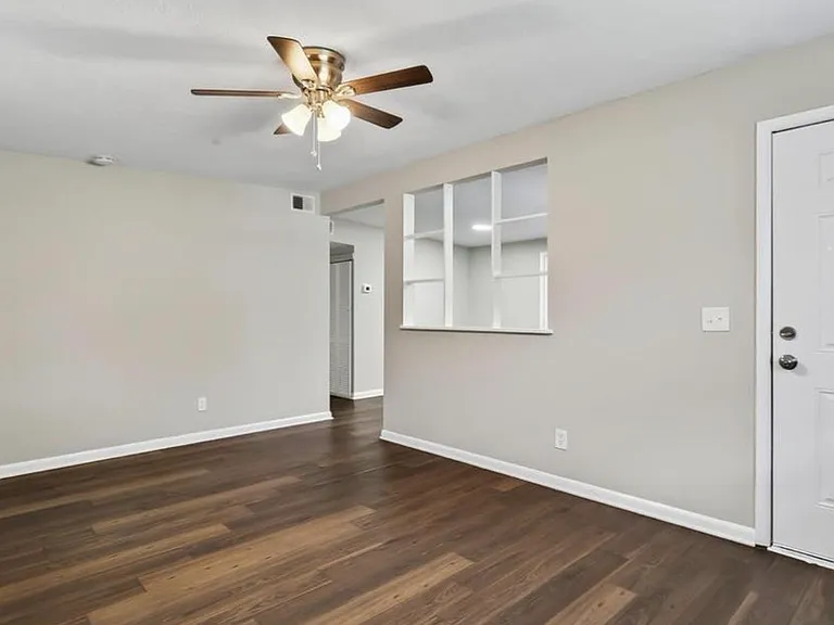 2846 W 8th St — Photo 6