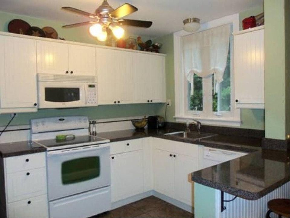 Beautiful and spacious kitchen