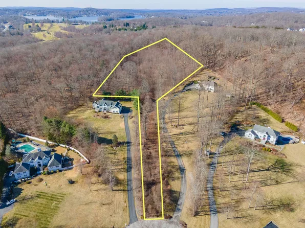77 Pennebrook Lane, Carmel, NY 10512