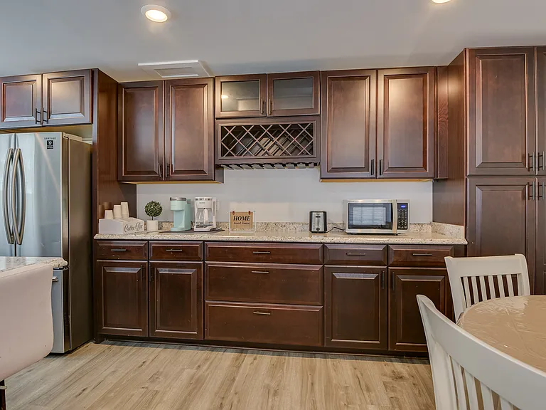 714 Hickman Rd — Photo 28