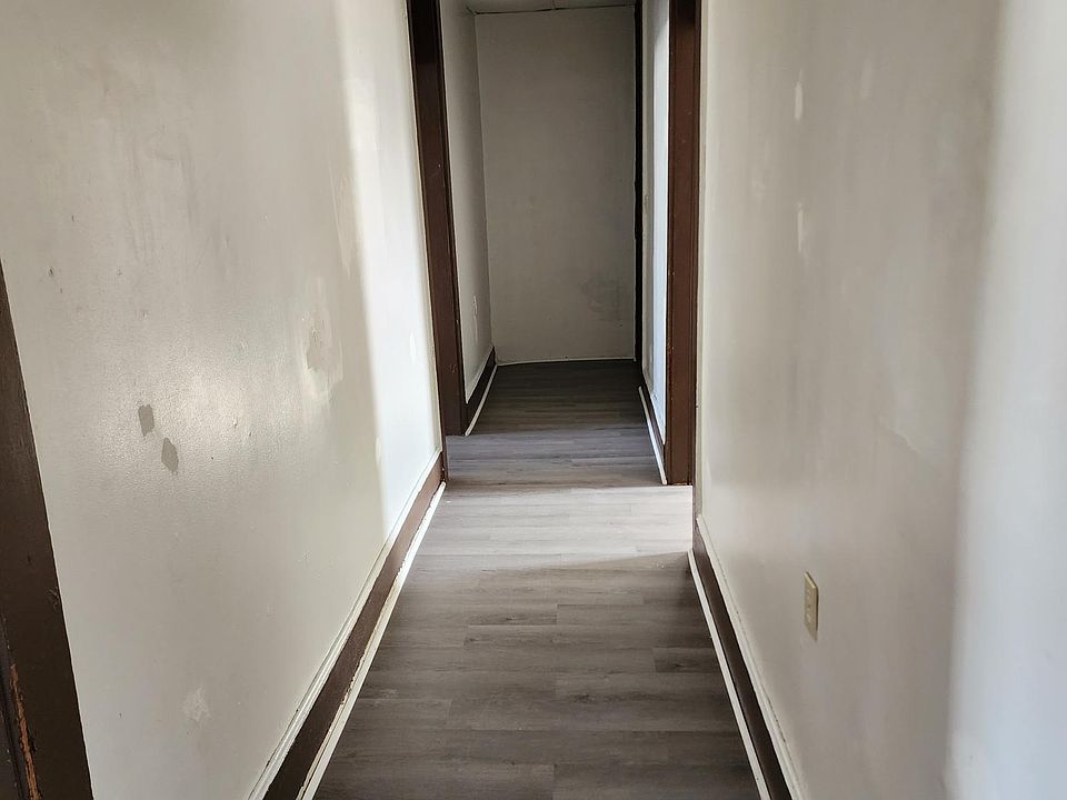 1st image of 150 8th St APT 3