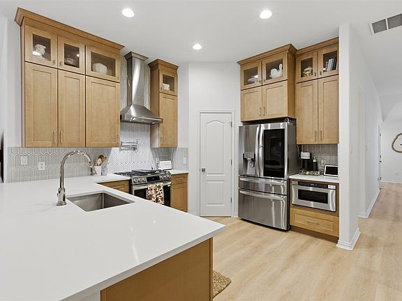 2nd image of 2504 Grand Mission Way