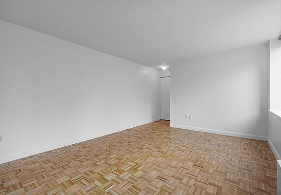 4th image of 360 W 43rd St APT N4j