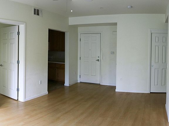 4th image of 25 Kensington Ct Unit 2