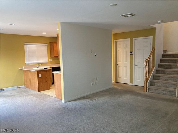 5th image of 10041 Tenerife St