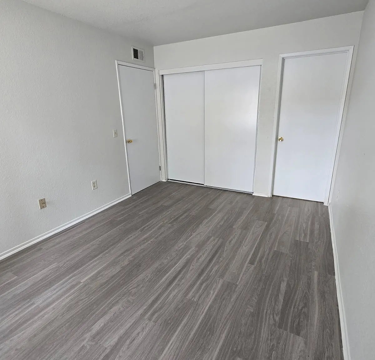 Plymouth Manor Apts — Photo 4