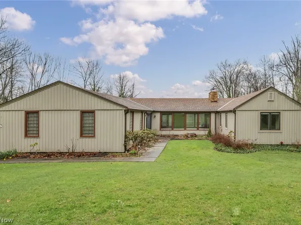 160 River Rd, Hinckley, OH 44233