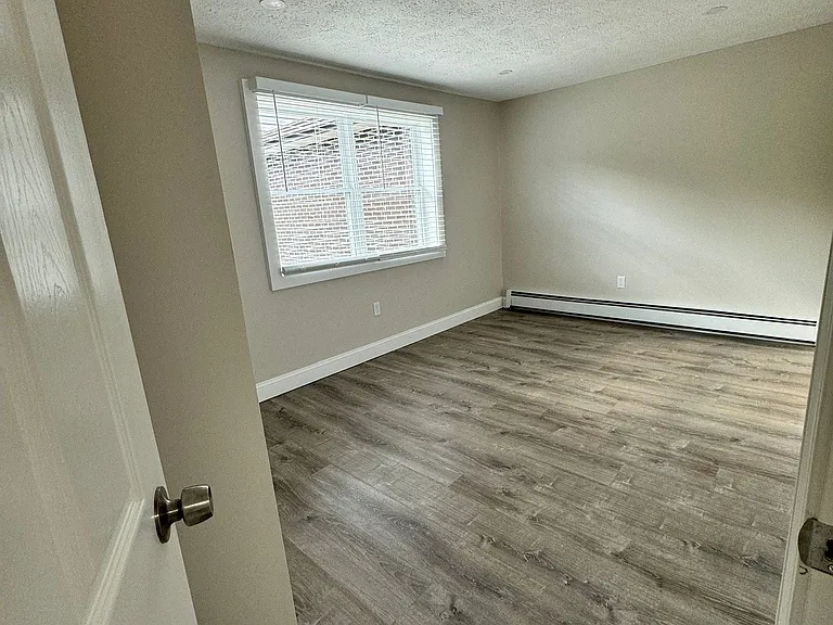 Pondsview Apartments — Photo 105