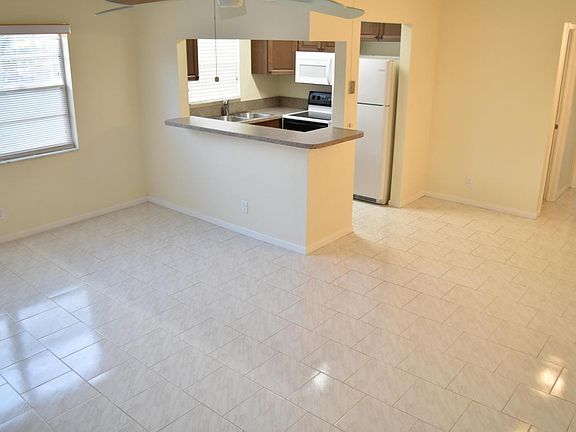 5th image of 137 Somerset Dr