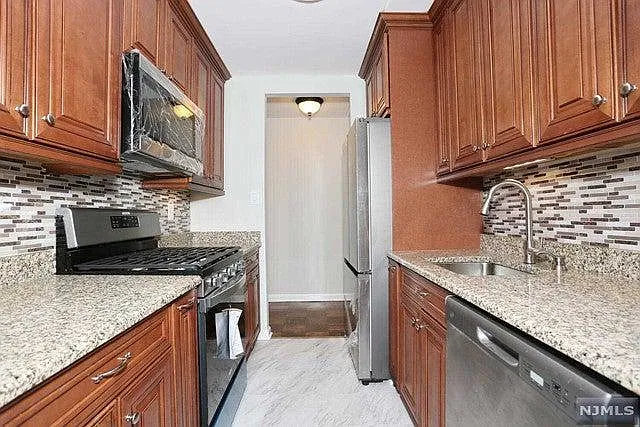 25 Jefferson St #6D — Photo 6
