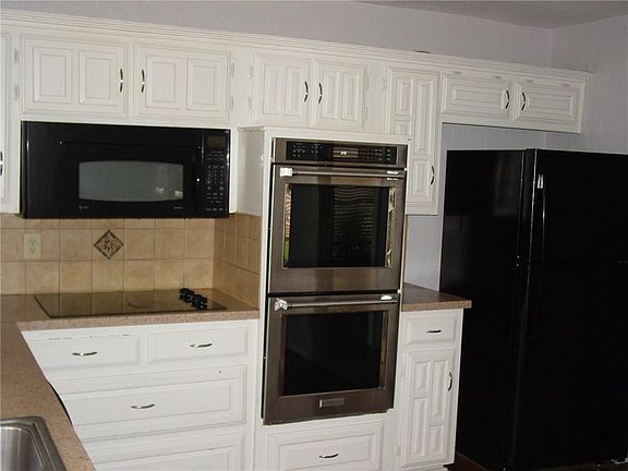 3rd image of 424 Tall Oaks Ln