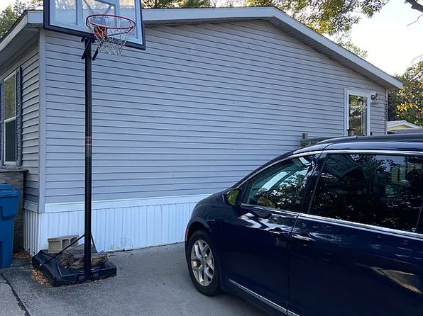 3609 Shamrock St, Midland, MI 48642