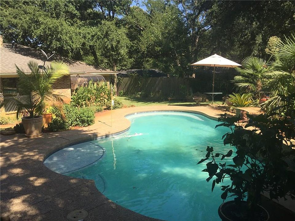 1st image of 217 Lakeland Dr