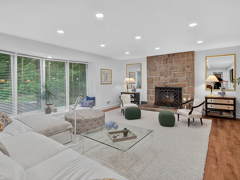 1341 Pelhamdale Ave — Photo 3