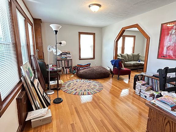 5th image of 46 Dimmock St #1