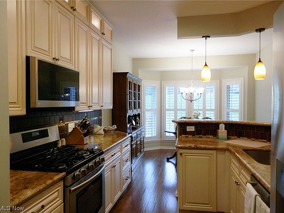 5th image of 9842 Country Club Cir