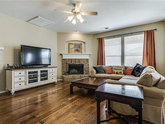 5th image of 1324 Missouri St