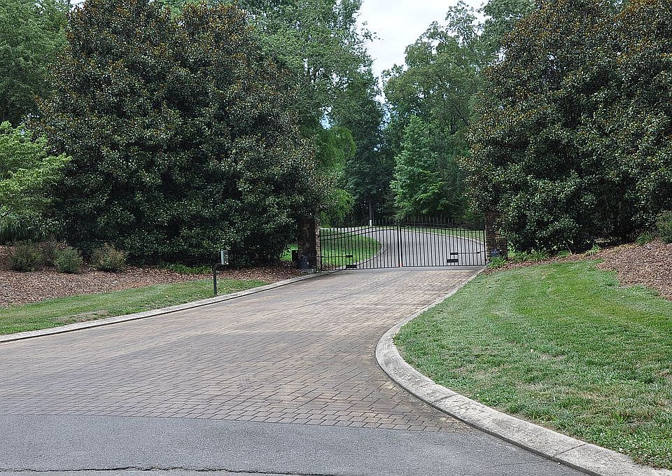 1st image of 122 River Place Dr