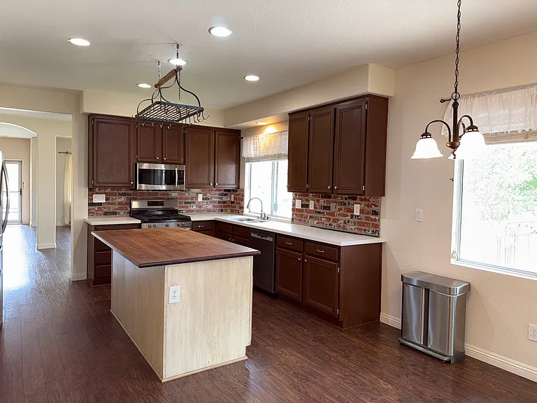 31081 Bunker Dr — Photo 2
