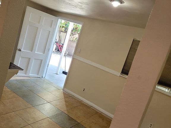 4th image of 920 N Eleanor St #B