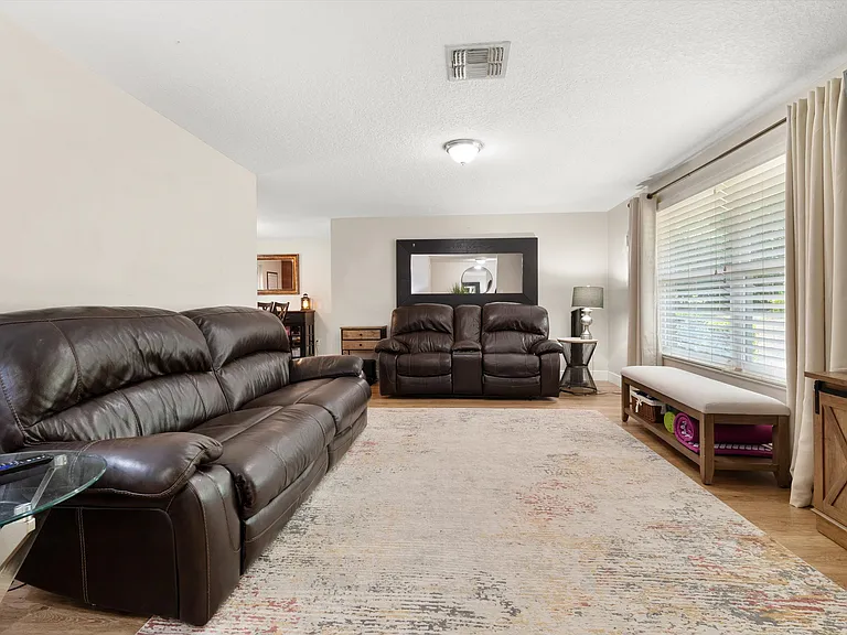 878 Evergreen Ave — Photo 5
