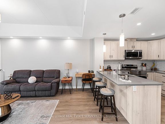 5th image of 3998 Victoria Ave #408