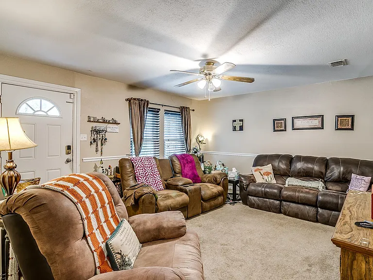 6627 Onyx Dr N — Photo 3