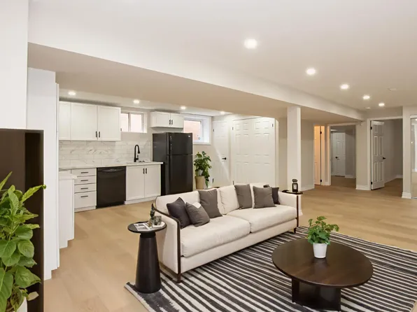 30 Madison Ct E #2, Welland, ON L3C 7G3