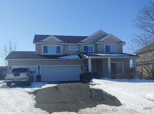 1862 Omega Dr, Shakopee, MN 55379