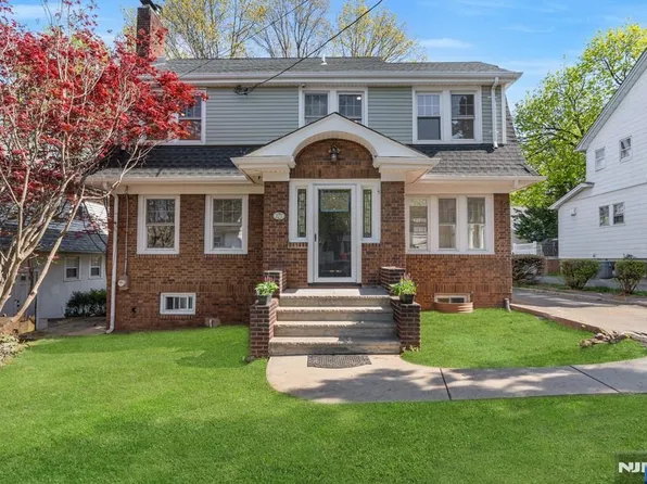 275 Carlton Ter, Teaneck, NJ 07666