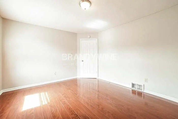 7477 Stonington Dr — Photo 10