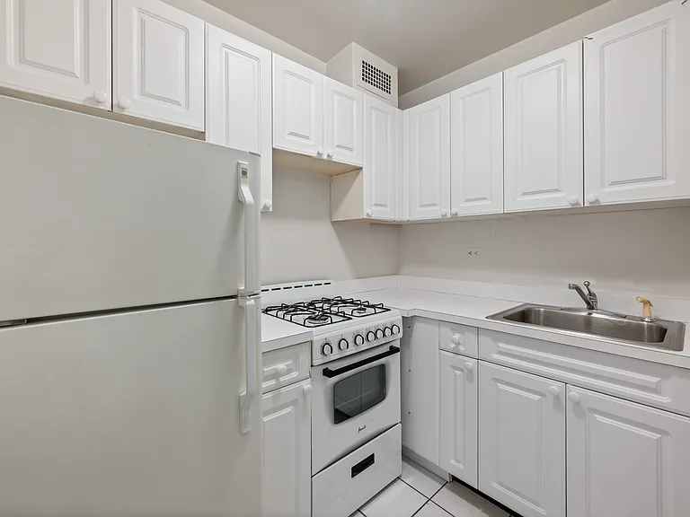 300 W 55th St #16K — Photo 7