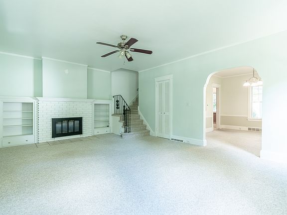 2nd image of 3075 Edgehill Rd #3075