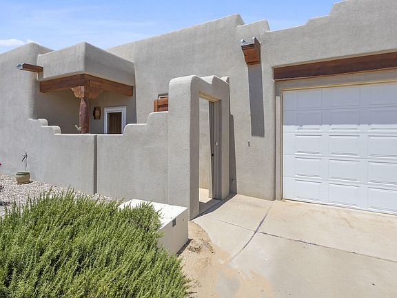 3rd image of 2212 Calle De Silverio SW