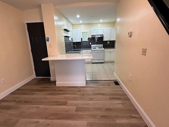 4th image of 3058 Boudinot St