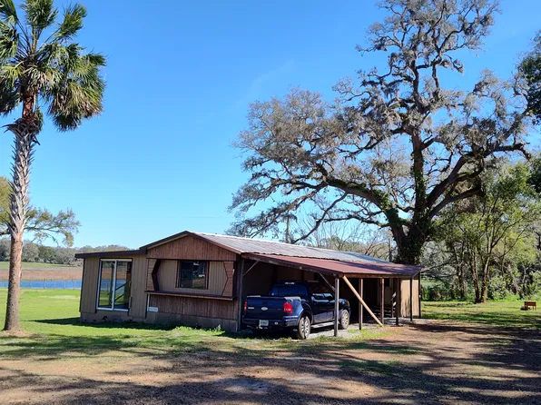 20736 Highpond Ln, Dade City, FL 33523