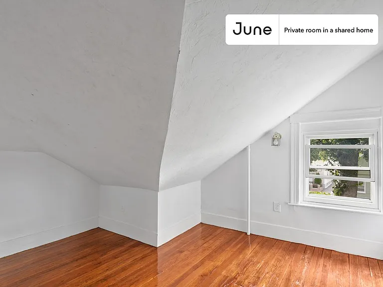 4 Haskell St #E — Photo 2