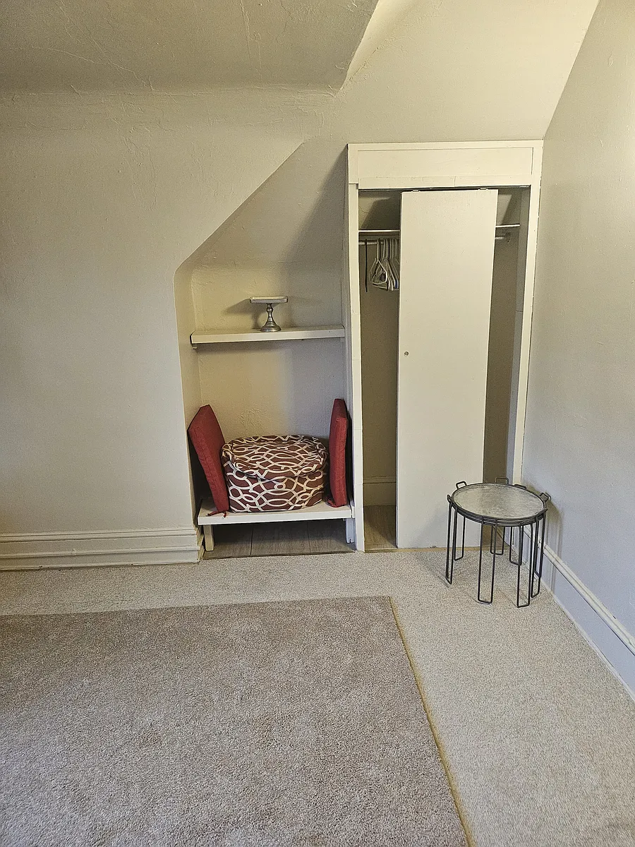 Building Photo - 4006 Fernhill Ave #3