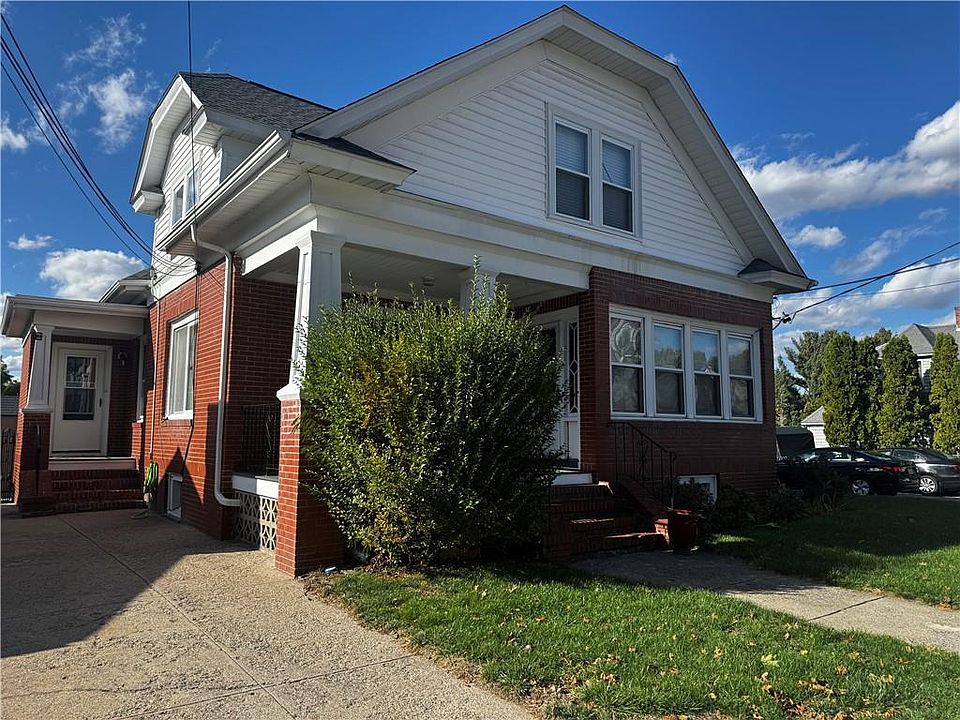 1st image of 1180 Lonsdale Ave