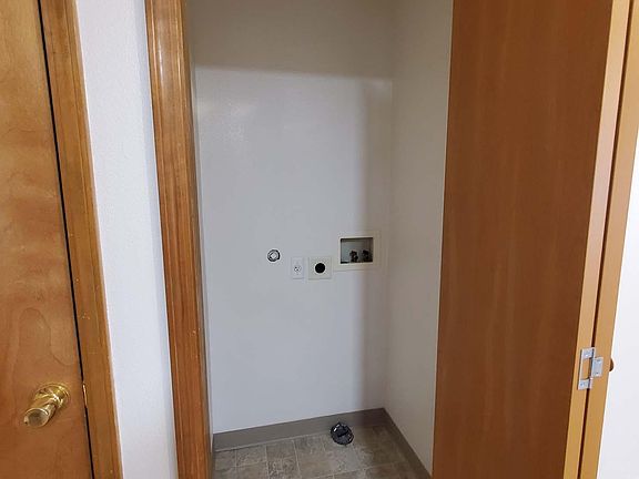 5th image of 2622 SE 84th Ave APT B