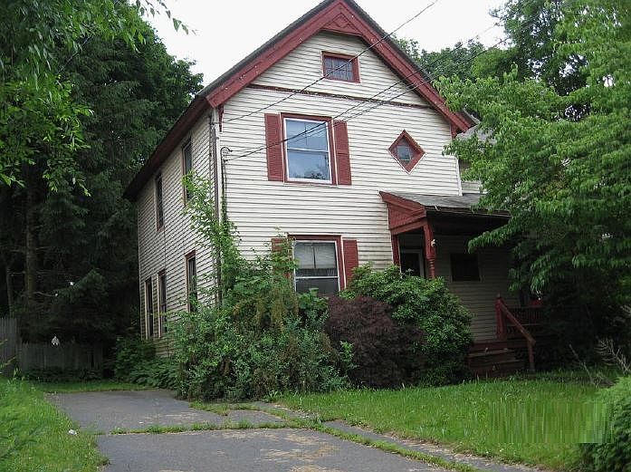 2nd image of 340 Hanover St