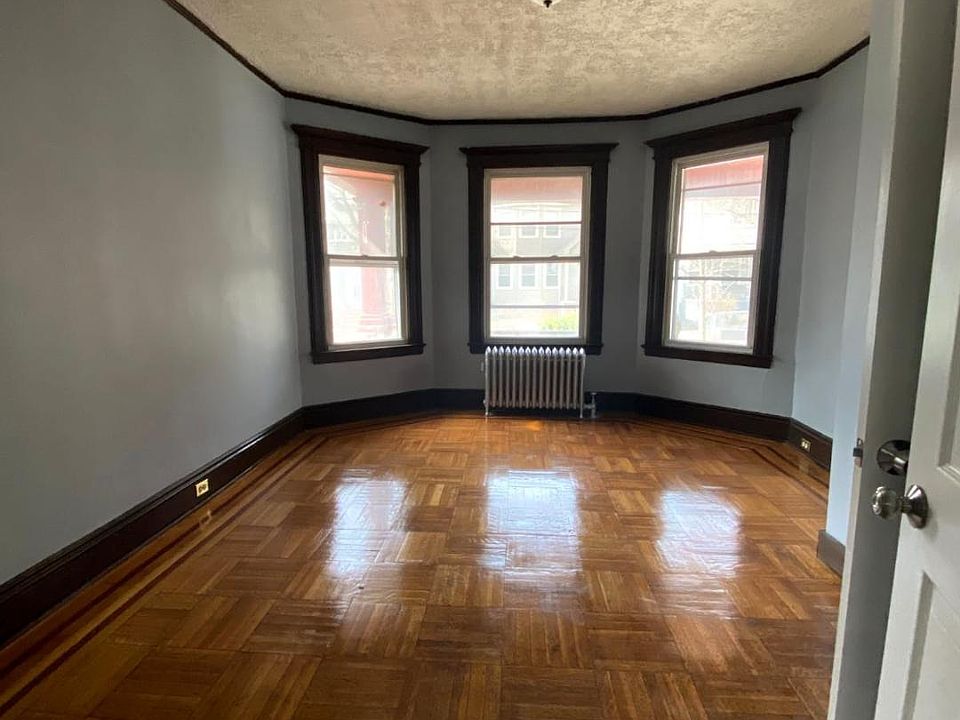 1st image of 806 S 12th St Floor 1