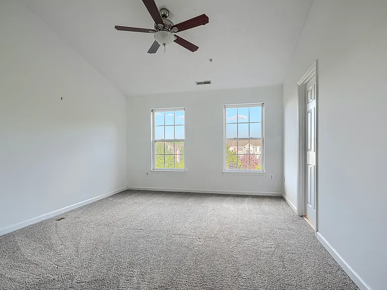 5048 Kemsley Ct — Photo 19