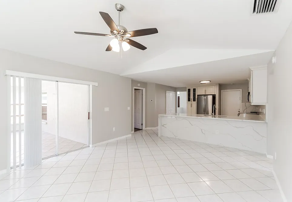 3 bed, 2.0 bath, 1607 sqft, $4,160 — Photo 3