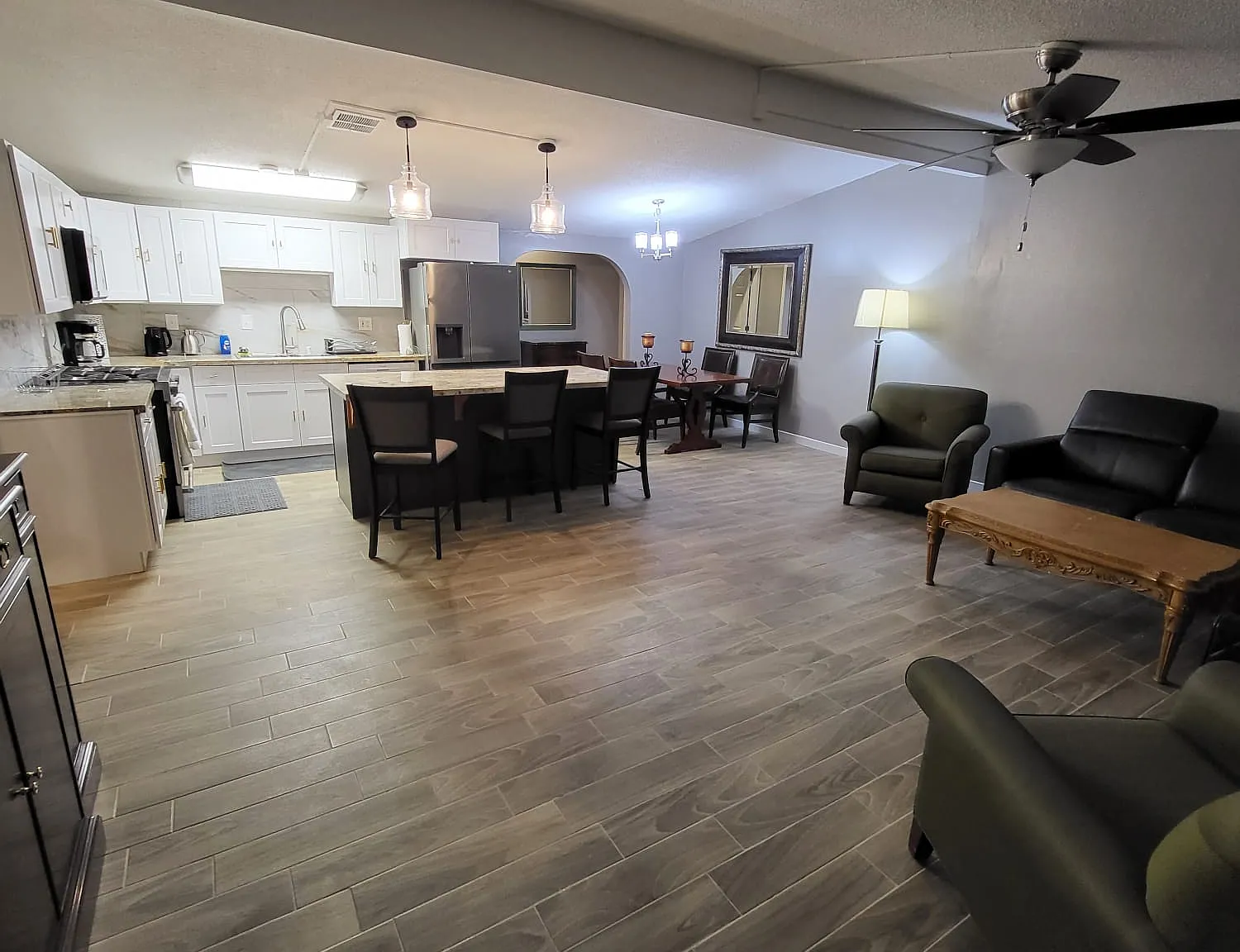 6 bed, 1338 sqft, $4,999 — Photo 2
